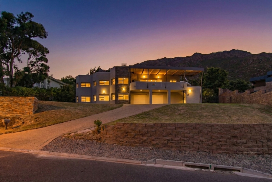 4 Bedroom Property for Sale in Gordon Heights Western Cape